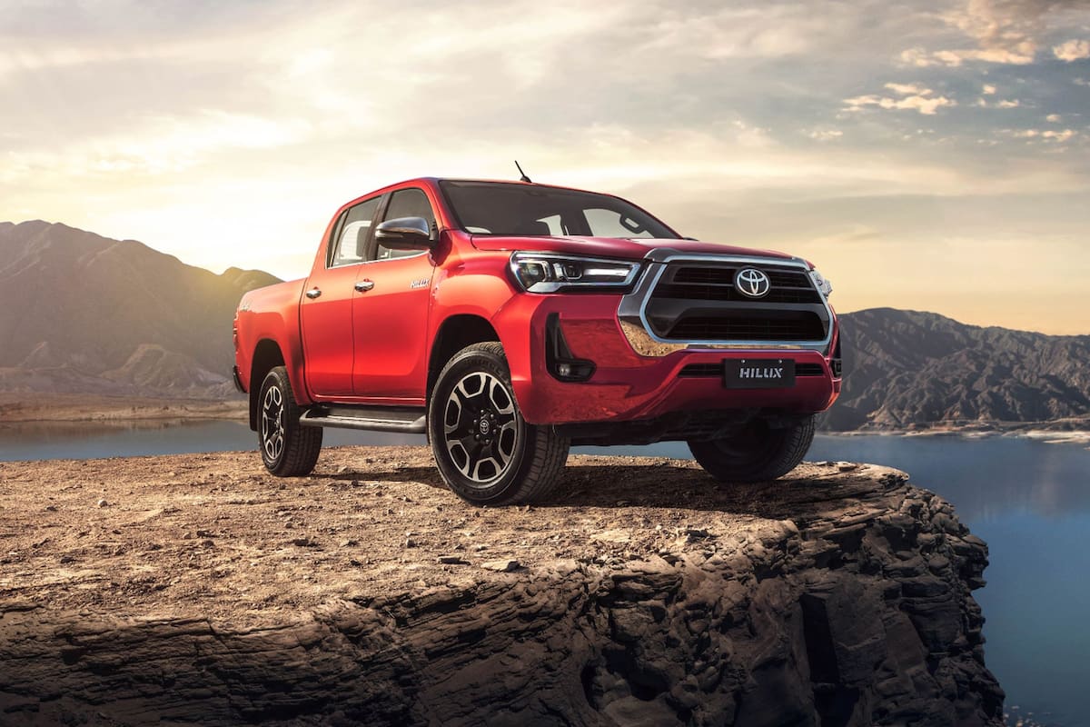 En el frente se ven los principales cambios en la Toyota Hilux 2021