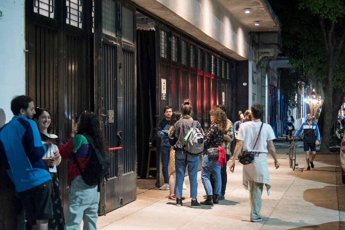 En El Galpón de Guevara, este domingo debuta la feria de libros de teatro y ensayo teatral Dramática