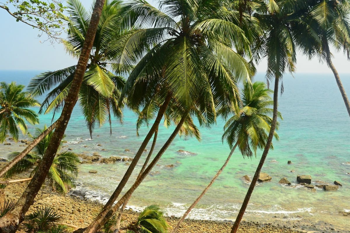 En el Golfo de Bengala, el archipiélago de Andamán y Nicobar esconden las mejores playas de Asía con agua turquesa, arrecifes de coral y tribus indígenas