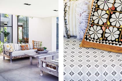 La galería, dispuesta delante del patio interno, tiene un juego de living en lapacho envejecido (El Chañar) con almohadones y manta de algodón estampada (Rapsodia Home).