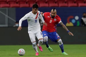 En el historial de Eliminatorias jugaron en 18 ocasiones, con 10 triunfos de Paraguay, un empate y siete de Chile, mientras que en la general los paraguayos están al frente con 29 victorias contra 26 y siete empates, en 62 cotejos.
