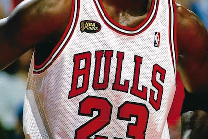 En el histórico partido de la camiseta vendida, Chicago venció a la franquicia de Utah por un marcador de 96 a 54