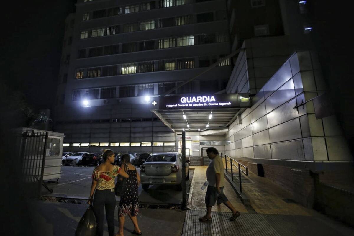 En el Hospital Cosme Argerich, ayer, el paciente que murió ingresó con síntomas el miércoles pasado