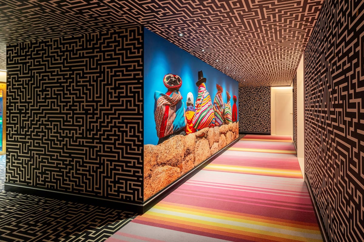 En el hotel nhow, de Lima, el estudio de arquitectura de Juli Capella y Mique García realizó un trabajo que realza la simbología precolombina del Perú en todos sus ambientes