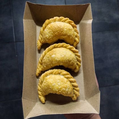 En El Imperfecto las empanadas de queso son siempre fritas.