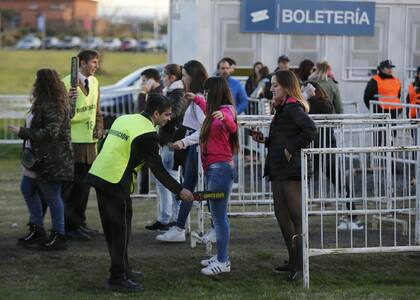 En el ingreso al estadio se extremaron los "cacheos"