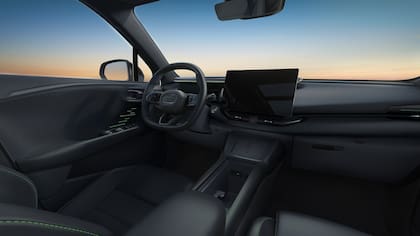 En el interior aparecen una pantalla multimedia de 14,6″ e instrumental digital de 10,2″