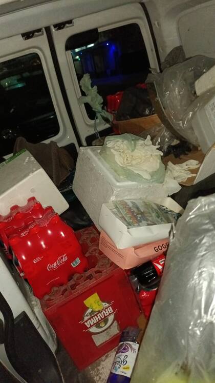 En el interior de la falsa ambulancia encontraron insumos médicos vencidos