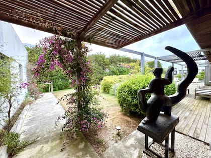 En el interior de la residencia se encontraría parte de su colección de arte