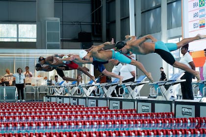 En el Invencible Centro Acuático Provincial de Rosario el público vibra al ritmo de la natación