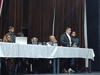 En el juicio oral por el crimen de Fabián Gutiérrez. Facundo Gómez, de pie, pidió perdón ante el tribunal