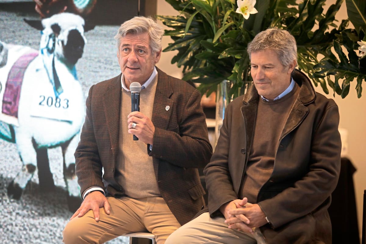 En el lanzamiento y, junto al presidente de La Rural SA, Alejandro Elsztain, Nicolás Pino subrayó que la entidad continuará su reclamo por retenciones cero