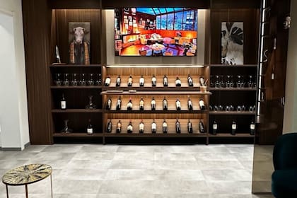 En el local también se venden vinos, entre otros productos