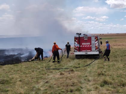 En el lugar trabajaron dotaciones de bomberos de Mariano I. Loza, Mercedes y Curuzú Cuatiá