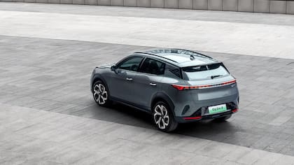 En el Lynk&Co 06 su autonomía eléctrica declarada es de 126 kilómetros