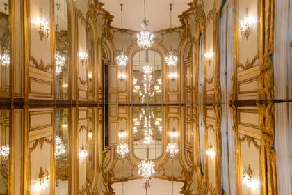 En el marco de Bienalsur, la muestra Forasteros en el palacio transformó el interior del Museo Nacional de Arte Decorativo