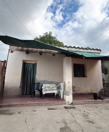 En el medio de la gira nacional de Sex, la obra, la actriz visitó "la casita número 24", donde su padre se crio junto a sus seis hermanos