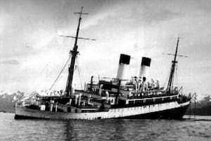En el mediodía del 22 de enero de 1930 el Monte Cervantes chocó con una roca dejabo de la superficie marina y comenzó su lento recorrido hacia su hundimiento definitivo