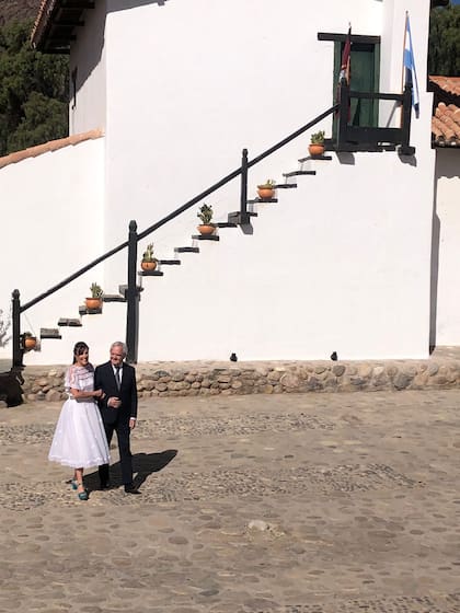 En el mes de abril, Cecilia sorprendió a su padre con la feliz noticia: "Papá, me caso en tres meses", le dijo. La química entre el ex senador y Silverio Sosa fue instantánea
