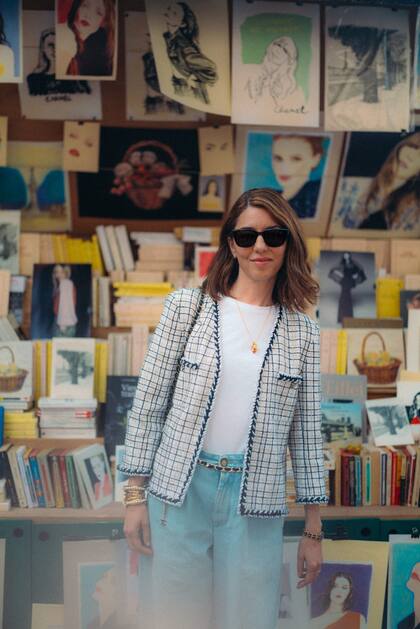 En el mismo desfile de Chanel estuvo Sofia Coppola. Hace unos días, la directora presentó un adelanto de "Priscilla", la película biográfica basada en el libro "Elvis and Me" ("Elvis y yo"), sobre la vida de Priscilla Presley y el Rey del Rock 'n Roll.
