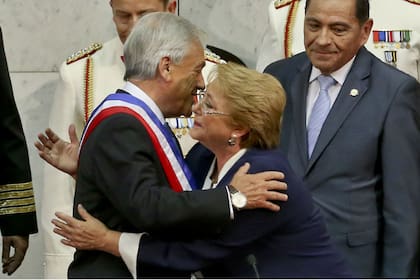 En el momento que Bachelet le entregó al poder a Piñera, la región se quedó sin presidentas