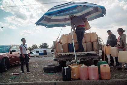 En el mundo narco, la pelea ya no es solo por las rutas para el tráfico de drogas. Ahora se disputan los recursos naturales, un negocio igual de rentable