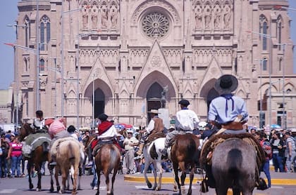 En el municipio de Luján indicaron que lo que se va a hacer es una reconfiguración de la celebración "para resguardar la seguridad de los peregrinos y de los vecinos y para preservar el estado de salud de los animales que recorren largos trayectos”