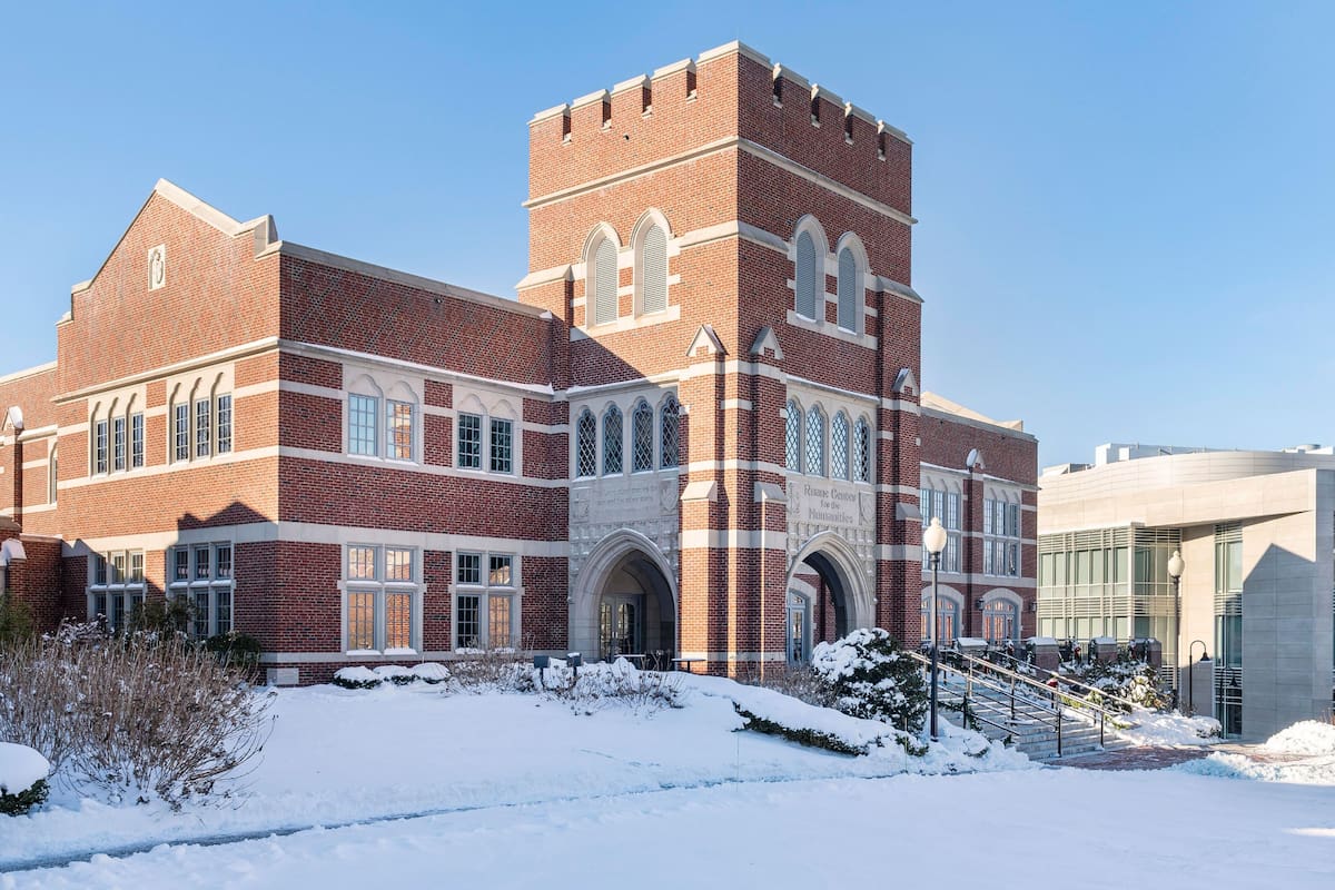 En el noroeste de Estados Unidos, comienzan a presentarse estampas de poblaciones nevadas; en la imagen, el Providence College de Rhode Island