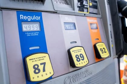En el oeste de EE.UU. las gasolineras llegaron a cobrar hasta casi US$5 el galón de combustible regular este lunes