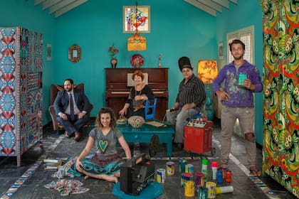 En El Ojo y el Diamante, la familia de artistas está compuesta por: Norma Pedrotti y Lucas, Carolina, Mario y Matías Risé