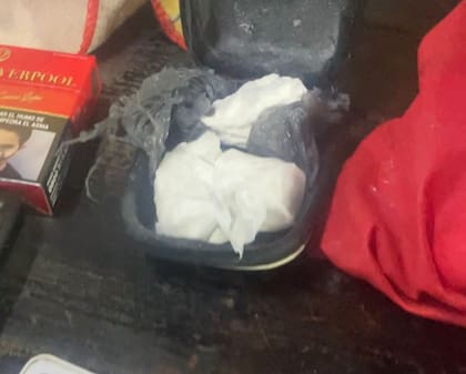 En el operativo se decomisó un kilo de clorhidrato de cocaína, entre fraccionada y sin fraccionar