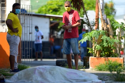 En el país más golpeado de la región, con Guayaquil como epicentro, la falta de coordinación se sumó a una crisis sanitaria