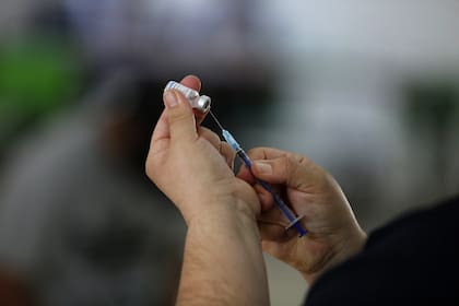 En el país, solo el 30,20 por ciento de la población tiene el esquema completo de vacunación