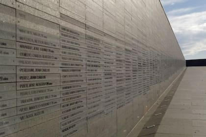 En el Parque de la Memoria habrá una instalación artística en la que un piano híbrido acústico interpretará los nombres del Monumento a las Víctimas del Terrorismo de Estado