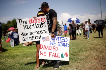 En El Paso los manifestantes rechazaron ayer la visita de Trump