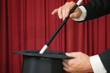 En el período de Juan Manuel de Rosas como gobernador de la provincia de Buenos Aires, la ciudad se llenó de espectáculos de magia