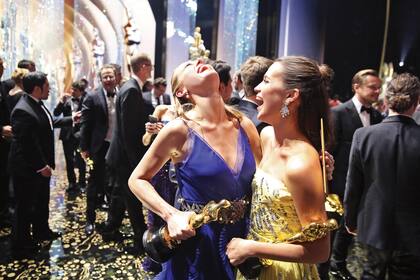 En el podio, Emma Stone es la primera. La siguen de cerca un “peso pesado” de Hollywood, como Jennifer Aniston, y Jennifer Lawrence, que fue pionera en instalar el tema de la “brecha” salarial entre hombres y mujeres en el mundo del cine. FOTO: AP.