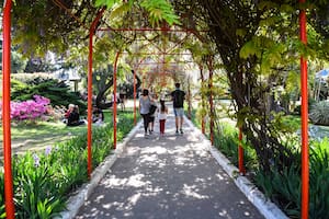 En el predio Ciudad Floral se pueden recorrer viveros con decenas de expositores, comprar flores y plantas y disfrutar de recitales en vivo y clases de cocina