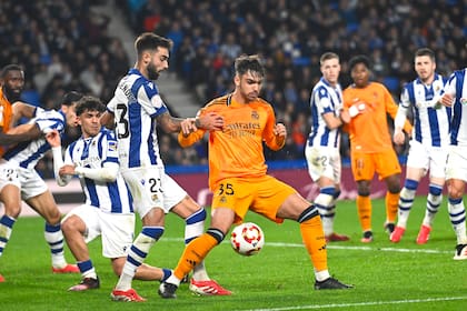 En el primer partido, en San Sebastián, Real Madrid le ganó a Real Sociedad 1 a 0