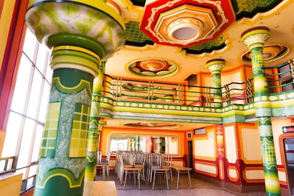 En el primer piso de los cholets hay un salón de fiestas que se alquila por alrededor de 2 mil dólares el fin de semana.