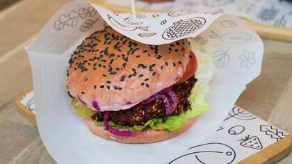 En el primer puesto se encuentra la pizza con quesos vegetales y luego aparecen las famosas hamburguesas veganas, de lentejas, soja o garbanzos (entre otros ingredientes)