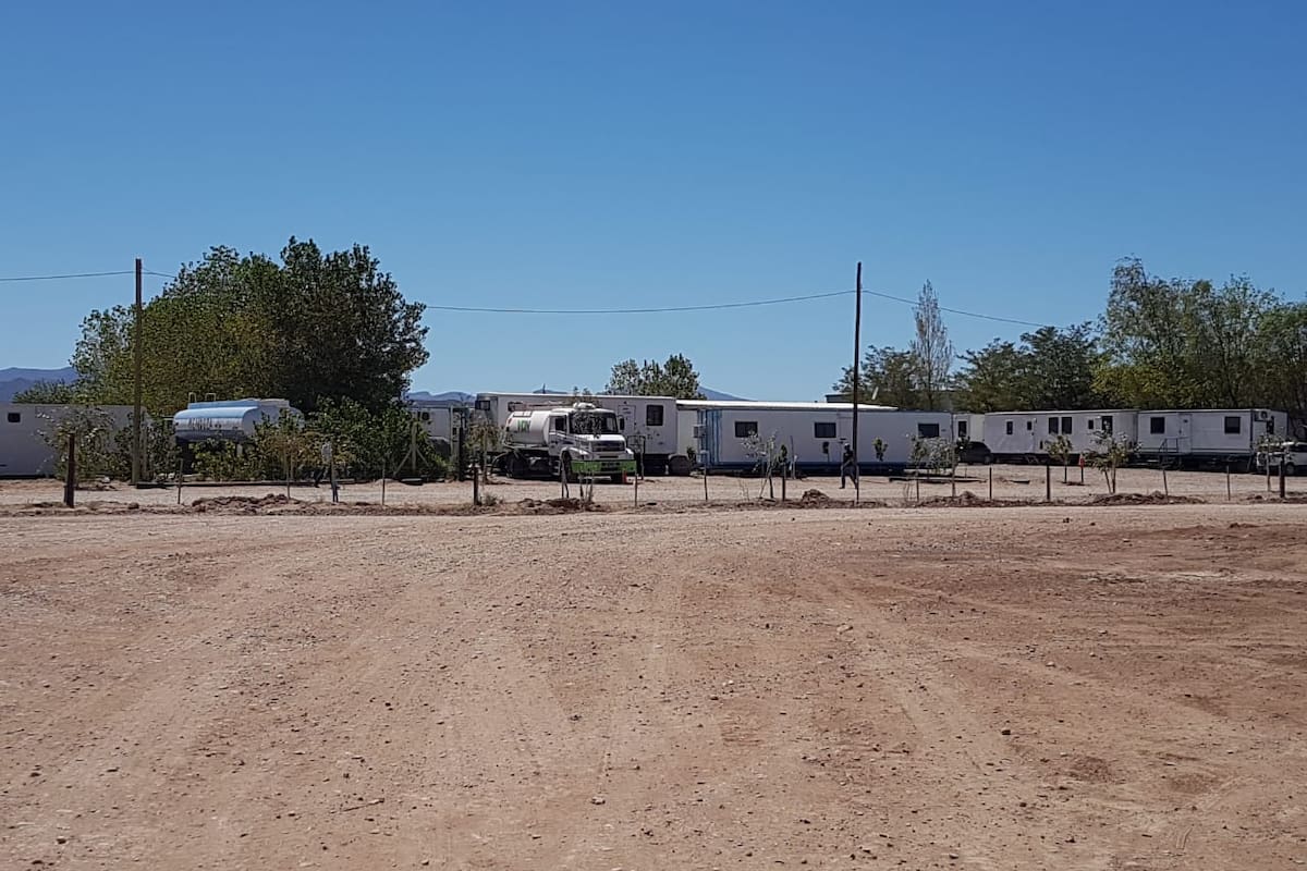 En el pueblo de Pata Mora, en Malargüe, en el sur mendocino, se prepara la construcción de un polo industrial de servicios, que incluirá todo tipo de bienes y servicios, entre ellos hotelería y seguridad.