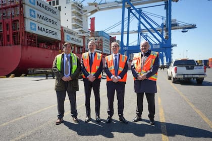 En el puerto de Filadelfia, durante la Semana de la Carne Argentina, Georges Breitschmitt, presidente del Ipcva; Diego Sucalesca, presidente ejecutivo de PromArgentina; Alec Oxenford, embajador argentino en Estados Unidos, y Mario Ravettino, presidente del Consorcio ABC y vicepresidente del Ipcva