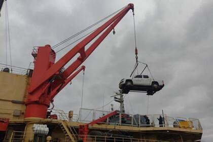 En el puerto de Ushuaia ya se reciben los vehículos y materiales de la nueva guarnición militar que funcionará en Tolhuin