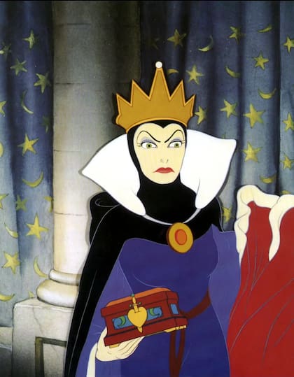 En el relato original, la bruja le pide al cazador que le lleve el corazón, el hígado, los pulmones y otros órganos de Blancanieves para comerlos