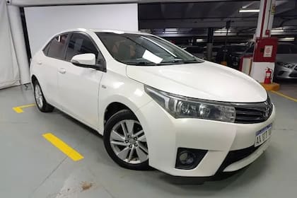 En el remate aparecen varias unidades del Toyota Corolla