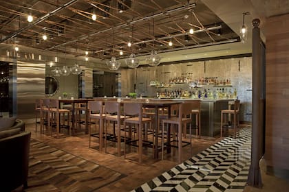 En el resaturante Elena se comparte las mesas para vivir una experiencia distinta