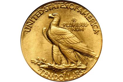 En el reverso, la moneda acuñada en 1907 presenta la imagen de un águila y la leyenda "E PLURIBUS UNUM"