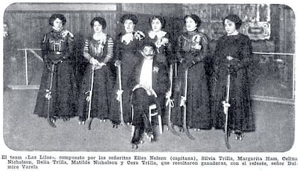 En el salón principal del Pabellón de las Rosas se disputaron también partidos de hockey femenino. Aun se conservan registros de la revista Caras y Caretas
