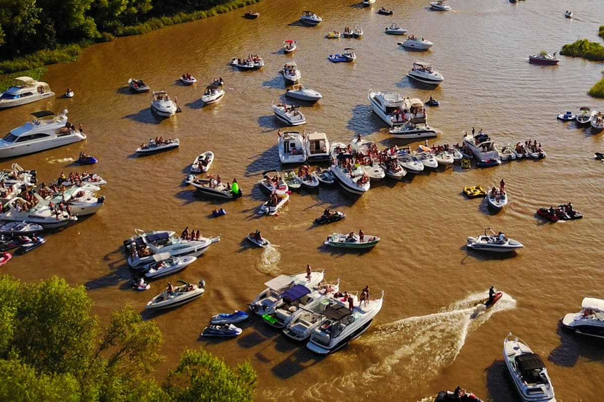 En el Sector 7 se organizan las fiestas a bordo de lanchas y yates; allí se iban a construir los diques de un emprendimiento inmobiliario de islas privadas
